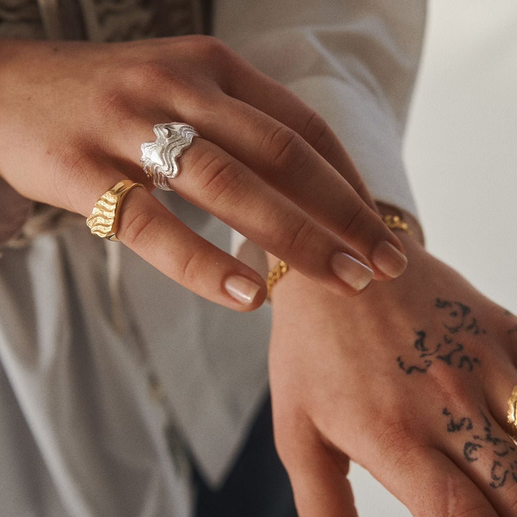 Large Blurry Layers Ring