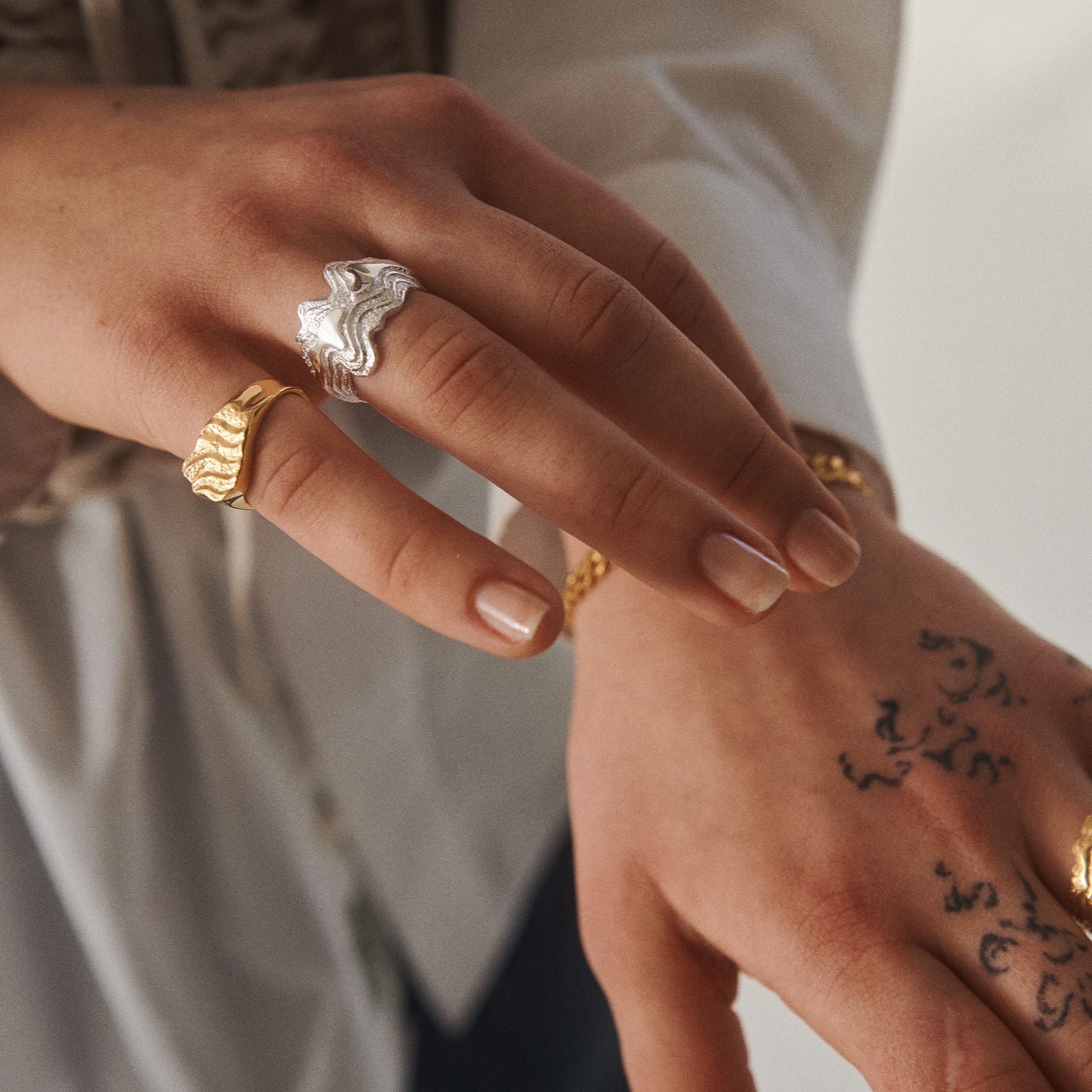 Large Blurry Layers Ring